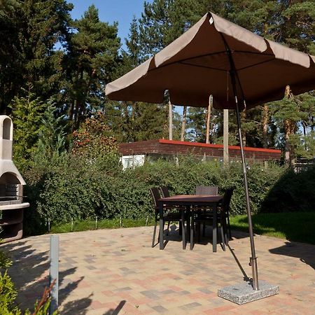 Apartment Unter Den Kiefern Robel Bagian luar foto