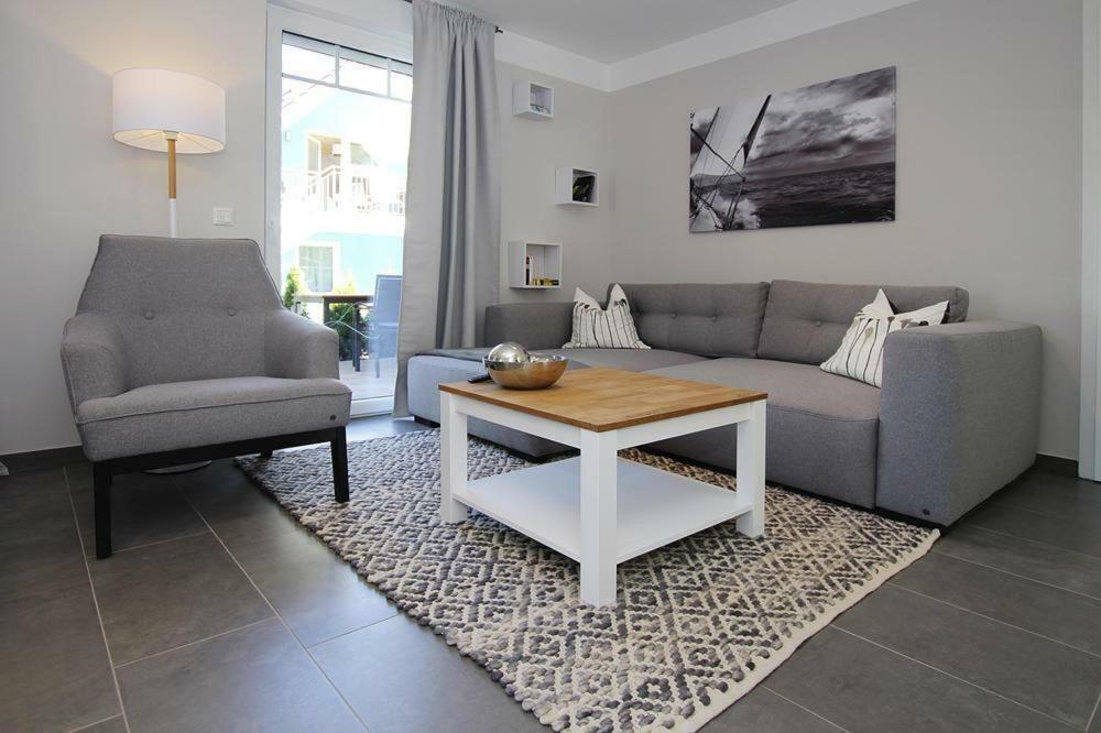 Apartment Unter Den Kiefern Robel Bagian luar foto